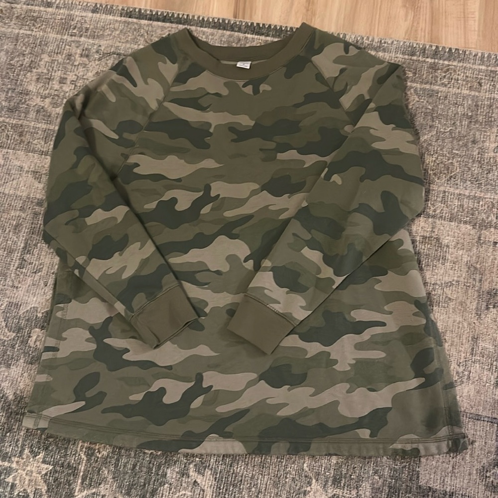 MATERNITY and nursing  Old navy camouflage sweatshirt size medium